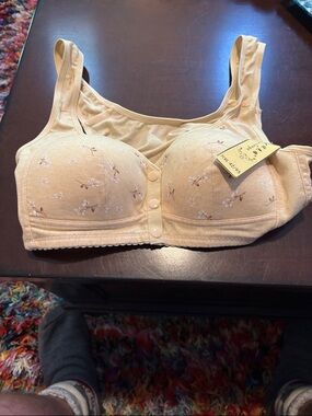 Cream Floral Front-Closure Comfort Bra NWT